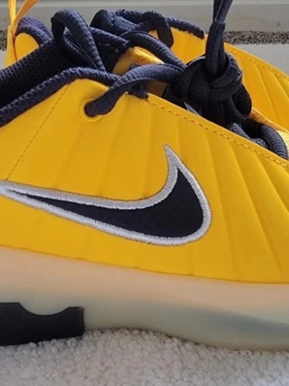 Nike Kids' Yellow & Navy Low-Top Sneakers Size 12C